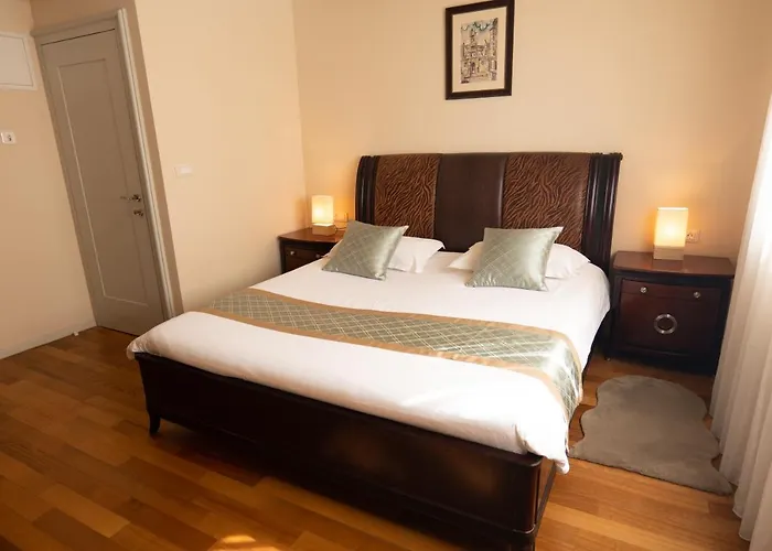 Scallop Regent Rooms